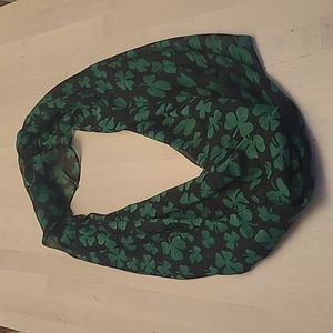 LIKE NEW 4 Leaf Clover Infinity Semi-sheer Scarf Black and Green